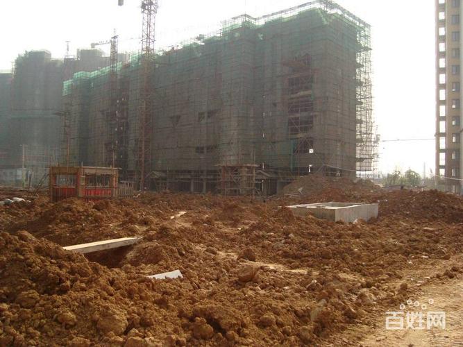 警惕“高薪出境務(wù)工”陷阱 建筑工、工廠普工包吃住帶薪年假雇主擔(dān)保背后的真相